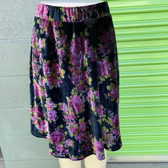 Velvet Floral Skirt - Picture 1 of 3